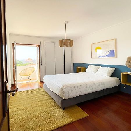 Yellow House Aveiro Smart Tv And Garage Exterior photo