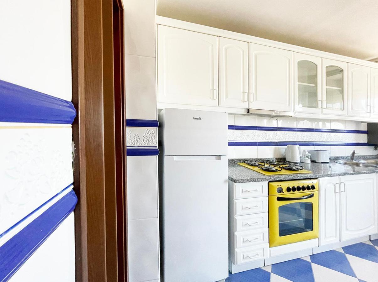 Yellow House Aveiro Smart Tv And Garage Exterior photo